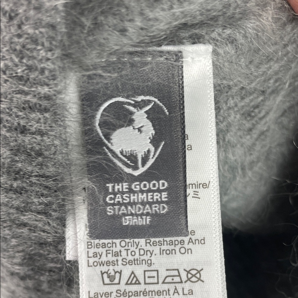 J. Crew Cashmere Gray Crewneck Sweater Size M - Picture 9 of 9